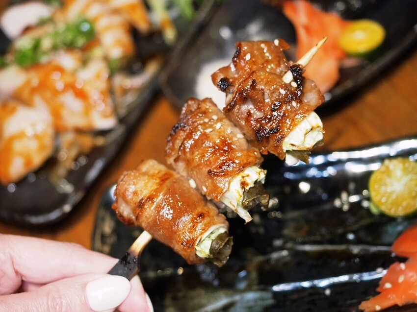 台中西區居酒屋《隱居いざかや》抵達神隱少女日式氛圍居酒屋,門口鳥居燈籠超有氣氛!串燒、燒烤、創意和食