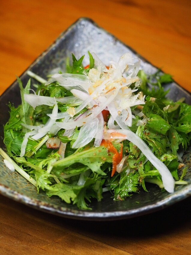 台中西區居酒屋《隱居いざかや》抵達神隱少女日式氛圍居酒屋,門口鳥居燈籠超有氣氛!串燒、燒烤、創意和食