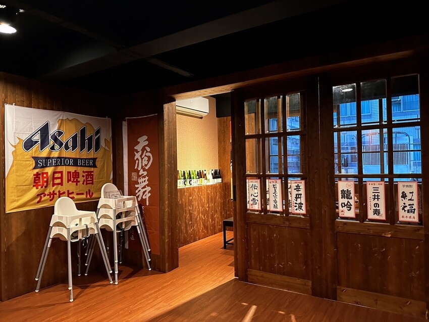 台中西區居酒屋《隱居いざかや》抵達神隱少女日式氛圍居酒屋,門口鳥居燈籠超有氣氛!串燒、燒烤、創意和食