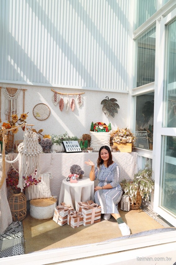 安南區的雪山~藏身在工業區的超夢幻咖啡廳,純白玻璃屋美到翻「MT.Sylvia Coffee 雪山貓」超吸睛聖誕烤雞餐,超Chill氛圍宛如偽出國 @台南好Food遊