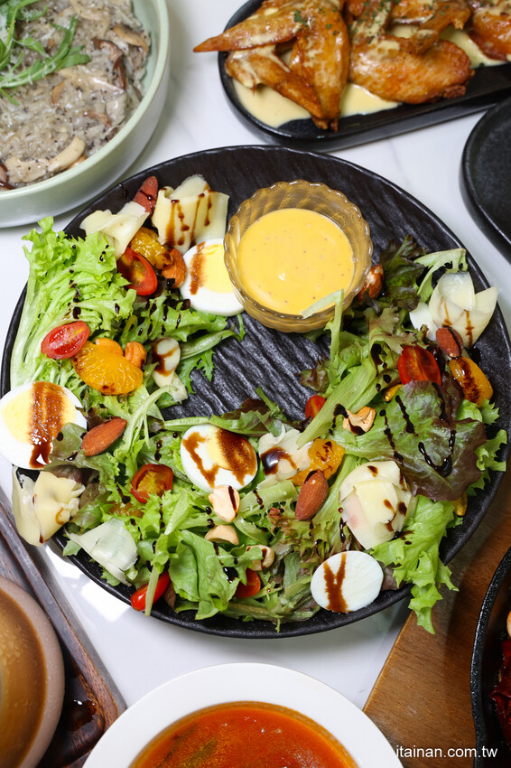 安南區的雪山~藏身在工業區的超夢幻咖啡廳,純白玻璃屋美到翻「MT.Sylvia Coffee 雪山貓」超吸睛聖誕烤雞餐,超Chill氛圍宛如偽出國 @台南好Food遊