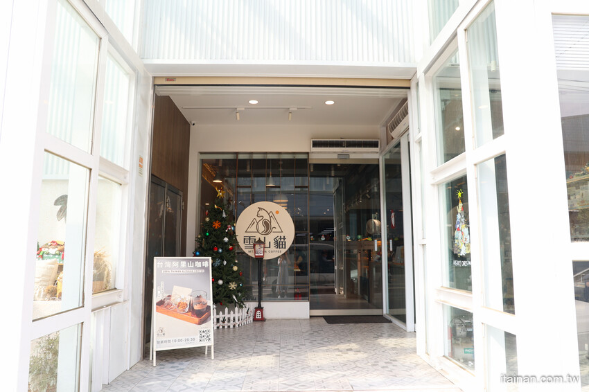 安南區的雪山~藏身在工業區的超夢幻咖啡廳,純白玻璃屋美到翻「MT.Sylvia Coffee 雪山貓」超吸睛聖誕烤雞餐,超Chill氛圍宛如偽出國 @台南好Food遊
