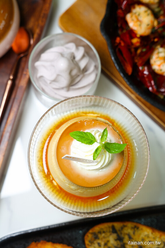 安南區的雪山~藏身在工業區的超夢幻咖啡廳,純白玻璃屋美到翻「MT.Sylvia Coffee 雪山貓」超吸睛聖誕烤雞餐,超Chill氛圍宛如偽出國 @台南好Food遊