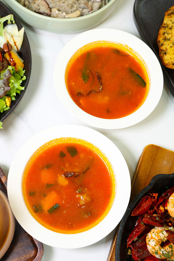 安南區的雪山~藏身在工業區的超夢幻咖啡廳,純白玻璃屋美到翻「MT.Sylvia Coffee 雪山貓」超吸睛聖誕烤雞餐,超Chill氛圍宛如偽出國 @台南好Food遊