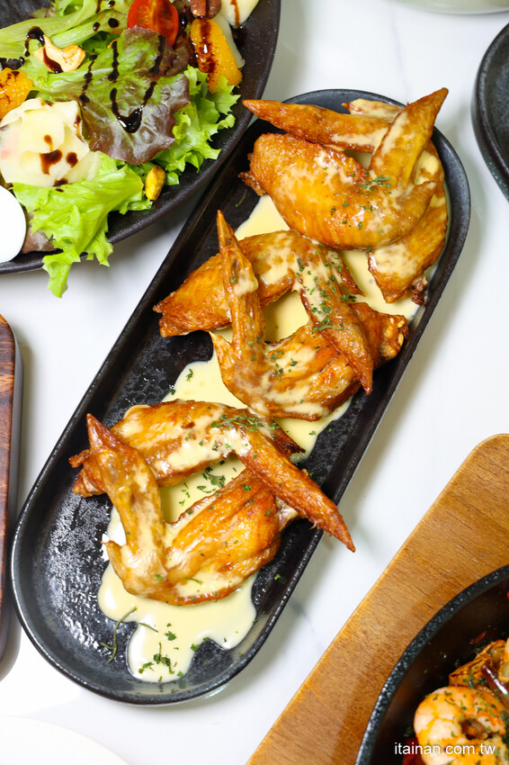 安南區的雪山~藏身在工業區的超夢幻咖啡廳,純白玻璃屋美到翻「MT.Sylvia Coffee 雪山貓」超吸睛聖誕烤雞餐,超Chill氛圍宛如偽出國 @台南好Food遊