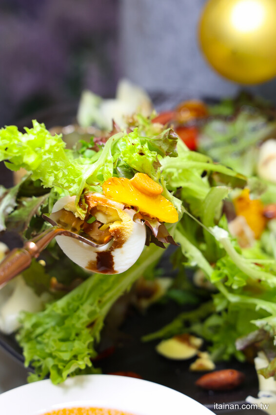 安南區的雪山~藏身在工業區的超夢幻咖啡廳,純白玻璃屋美到翻「MT.Sylvia Coffee 雪山貓」超吸睛聖誕烤雞餐,超Chill氛圍宛如偽出國 @台南好Food遊