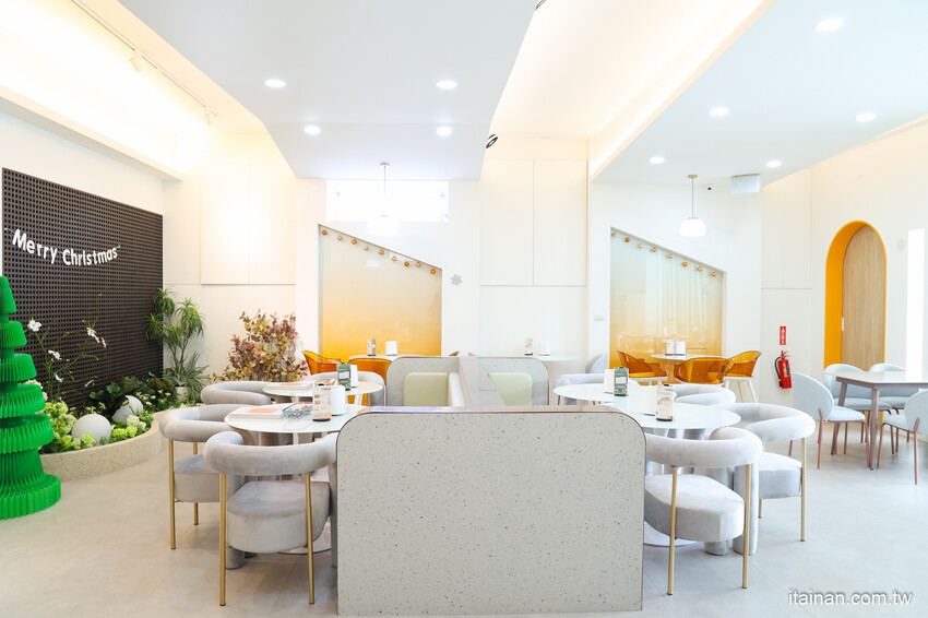 安南區的雪山~藏身在工業區的超夢幻咖啡廳,純白玻璃屋美到翻「MT.Sylvia Coffee 雪山貓」超吸睛聖誕烤雞餐,超Chill氛圍宛如偽出國 @台南好Food遊