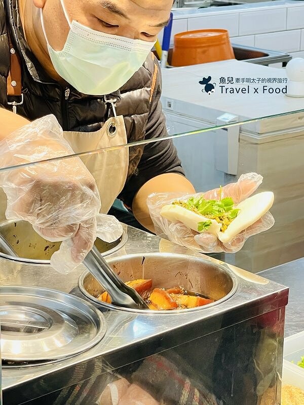 來去市場吃刈包！先炸後滷，滷出油亮綿密三層肉，賣完提早打烊～ @魚兒 x 牽手明太子的「視」界旅行