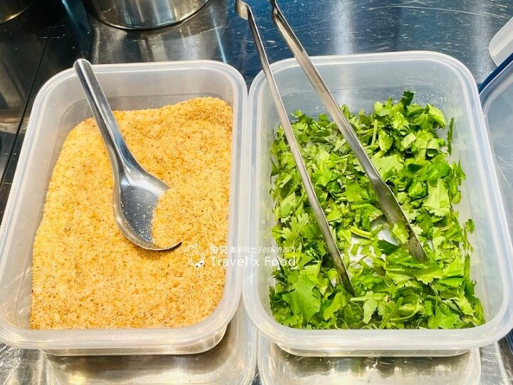 來去市場吃刈包！先炸後滷，滷出油亮綿密三層肉，賣完提早打烊～ @魚兒 x 牽手明太子的「視」界旅行