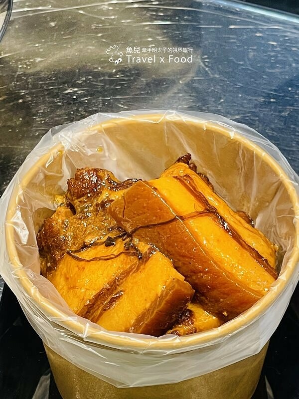 來去市場吃刈包！先炸後滷，滷出油亮綿密三層肉，賣完提早打烊～ @魚兒 x 牽手明太子的「視」界旅行