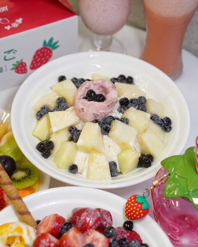 【品馨冰菓室新竹旗艦店】台南小有名氣的品馨冰菓室在新竹城隍廟就能吃到啦！冬季限定草莓冰超大碗超實在，冷冬再來碗熱呼呼鍋燒麵暖心又暖胃！ - 阿華田的美食日記