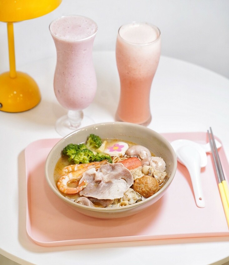 【品馨冰菓室新竹旗艦店】台南小有名氣的品馨冰菓室在新竹城隍廟就能吃到啦！冬季限定草莓冰超大碗超實在，冷冬再來碗熱呼呼鍋燒麵暖心又暖胃！ - 阿華田的美食日記