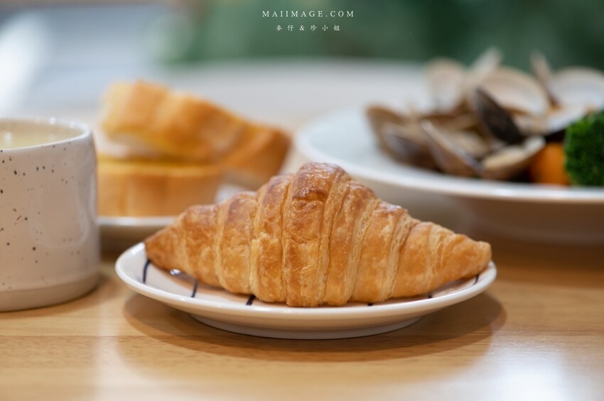 桃園美食|食光杯桃園銘傳店~海鮮控看過來,浮誇系的複合式餐廳你吃過了嗎?超蝦義大利麵蝦滿到幾乎看不到