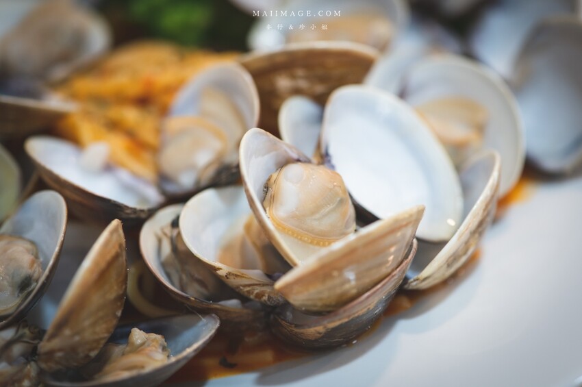 桃園美食|食光杯桃園銘傳店~海鮮控看過來,浮誇系的複合式餐廳你吃過了嗎?超蝦義大利麵蝦滿到幾乎看不到