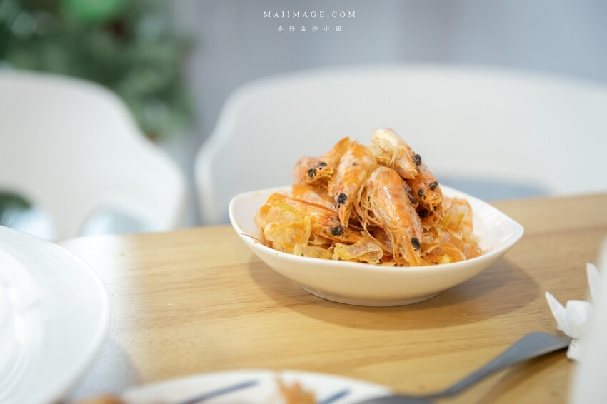 桃園美食|食光杯桃園銘傳店~海鮮控看過來,浮誇系的複合式餐廳你吃過了嗎?超蝦義大利麵蝦滿到幾乎看不到