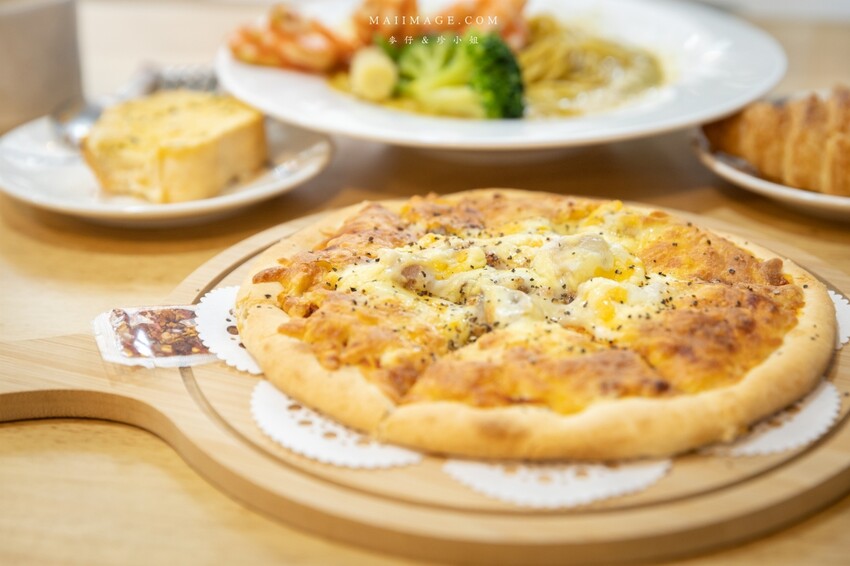 桃園美食|食光杯桃園銘傳店~海鮮控看過來,浮誇系的複合式餐廳你吃過了嗎?超蝦義大利麵蝦滿到幾乎看不到