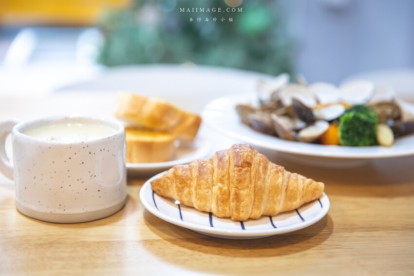 桃園美食|食光杯桃園銘傳店~海鮮控看過來,浮誇系的複合式餐廳你吃過了嗎?超蝦義大利麵蝦滿到幾乎看不到