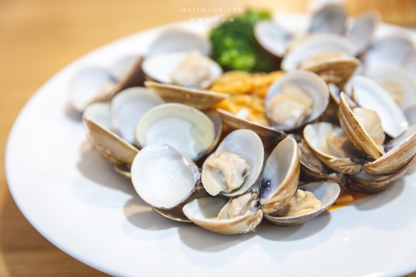 桃園美食|食光杯桃園銘傳店~海鮮控看過來,浮誇系的複合式餐廳你吃過了嗎?超蝦義大利麵蝦滿到幾乎看不到