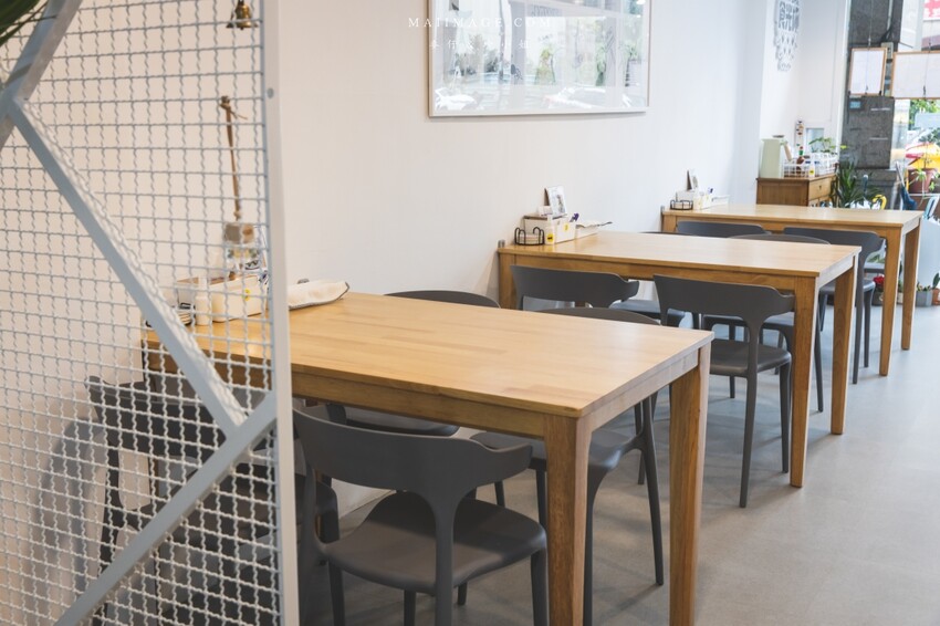 桃園美食|食光杯桃園銘傳店~海鮮控看過來,浮誇系的複合式餐廳你吃過了嗎?超蝦義大利麵蝦滿到幾乎看不到