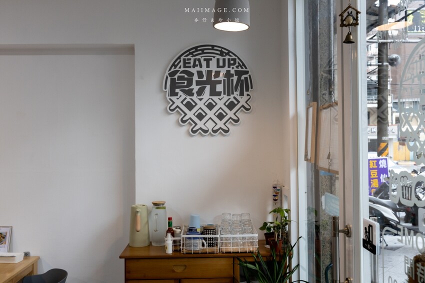 桃園美食|食光杯桃園銘傳店~海鮮控看過來,浮誇系的複合式餐廳你吃過了嗎?超蝦義大利麵蝦滿到幾乎看不到