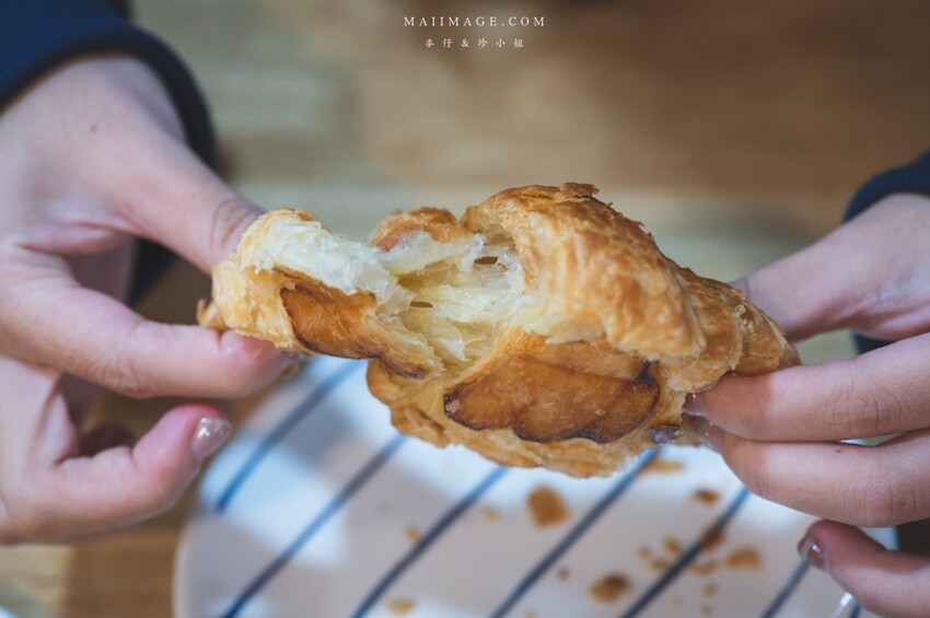 桃園美食|食光杯桃園銘傳店~海鮮控看過來,浮誇系的複合式餐廳你吃過了嗎?超蝦義大利麵蝦滿到幾乎看不到