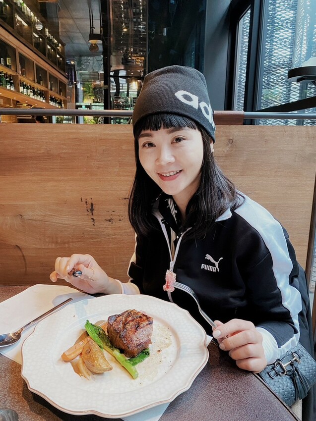 L’IDIOT RESTA 驢子餐廳東區插旗賦樂旅居，八盞水晶燈陪我浪漫慶生