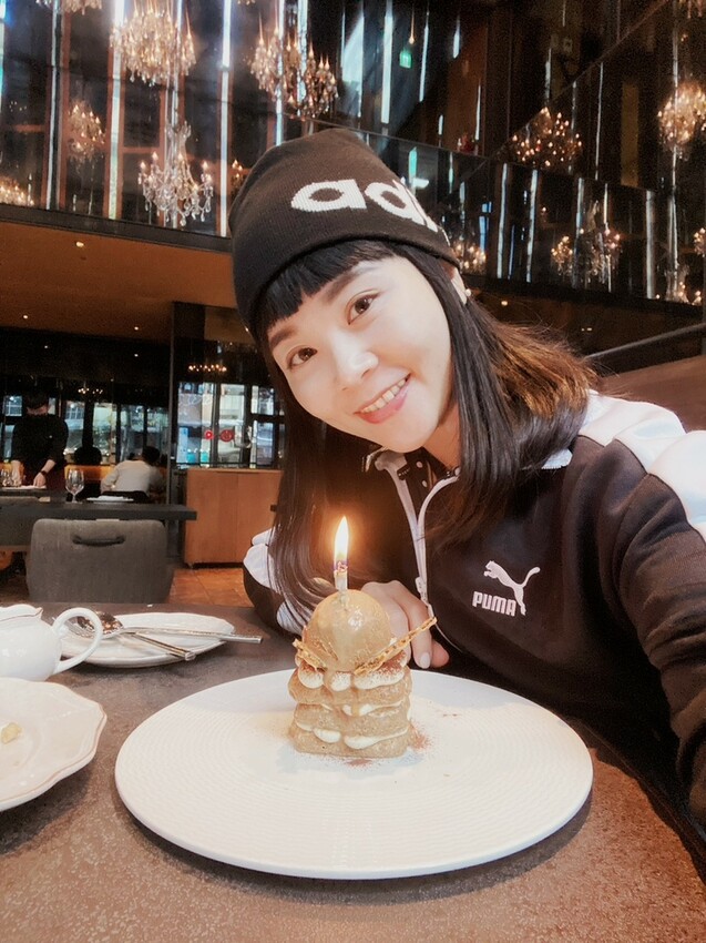 L’IDIOT RESTA 驢子餐廳東區插旗賦樂旅居，八盞水晶燈陪我浪漫慶生