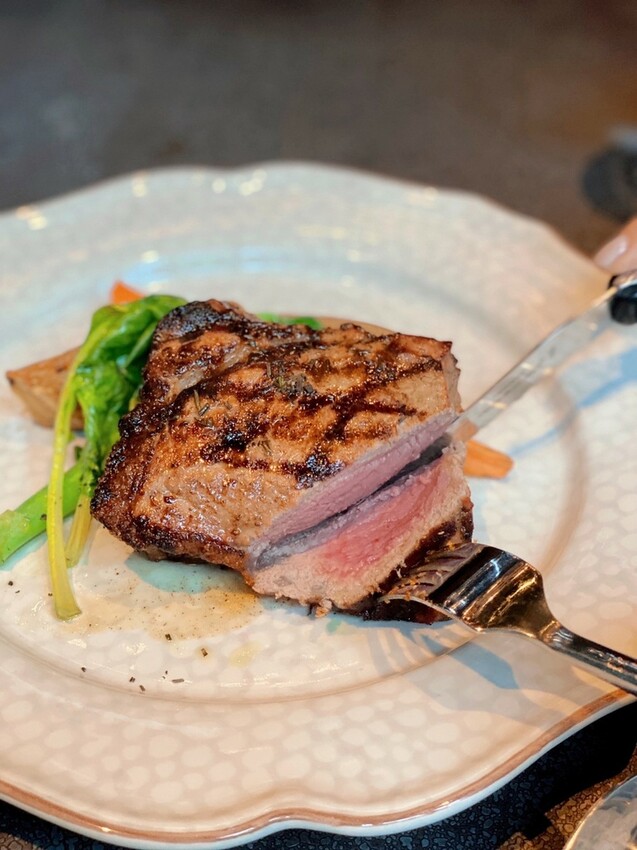 L’IDIOT RESTA 驢子餐廳東區插旗賦樂旅居，八盞水晶燈陪我浪漫慶生