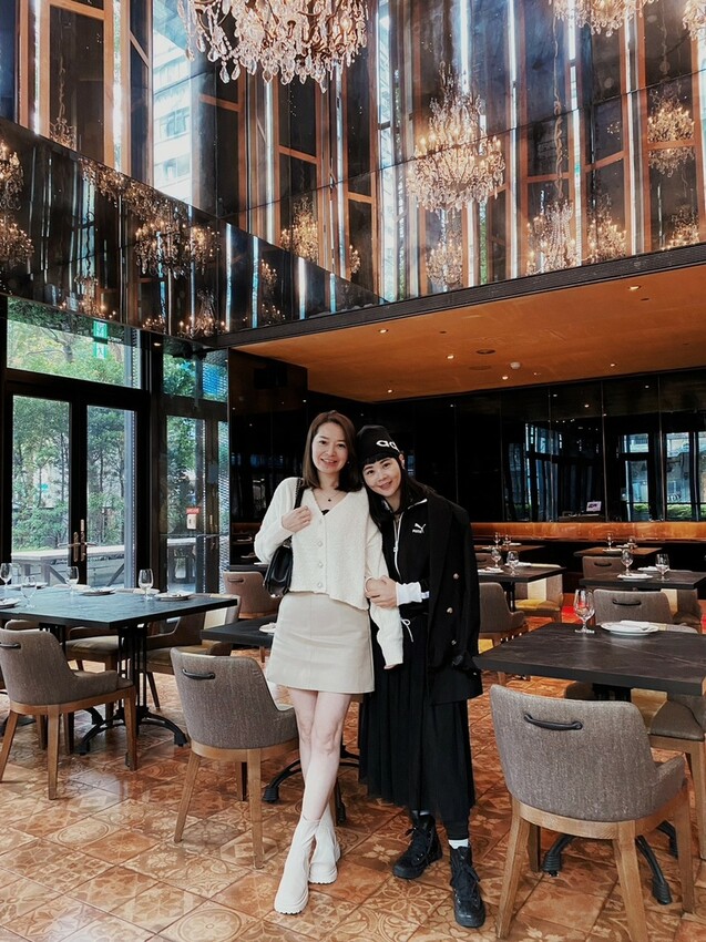 L’IDIOT RESTA 驢子餐廳東區插旗賦樂旅居，八盞水晶燈陪我浪漫慶生