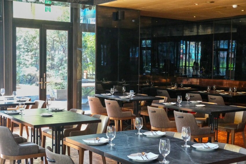 驢子餐廳 ｜台北最正宗的義大利料理，挑戰比臉大的巨無霸戰斧豬排! - 肉依小姐吃什麼