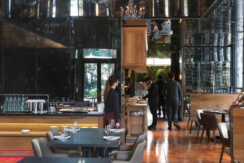 驢子餐廳 ｜台北最正宗的義大利料理，挑戰比臉大的巨無霸戰斧豬排! - 肉依小姐吃什麼