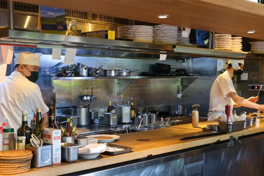 驢子餐廳 ｜台北最正宗的義大利料理，挑戰比臉大的巨無霸戰斧豬排! - 肉依小姐吃什麼