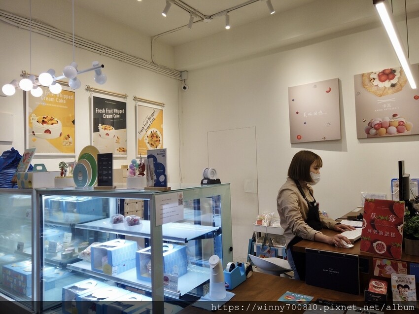 新北市新莊區新莊 草莓生日蛋糕推薦！冬季限定【卡瓦蛋糕工場】媲美日本蛋糕店的草莓蛋糕！使用100%純動物性鮮奶油，吃