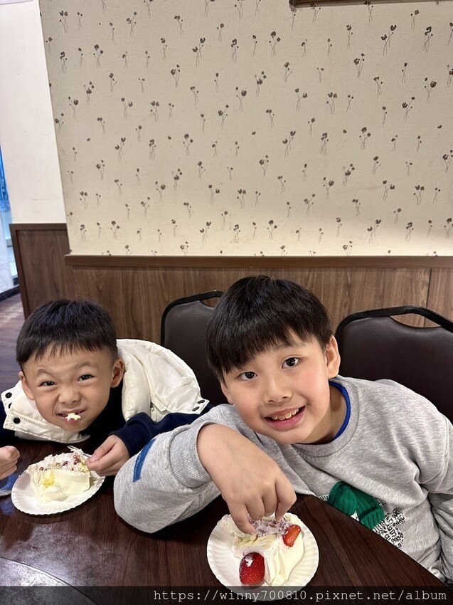 新北市新莊區新莊 草莓生日蛋糕推薦！冬季限定【卡瓦蛋糕工場】媲美日本蛋糕店的草莓蛋糕！使用100%純動物性鮮奶油，吃