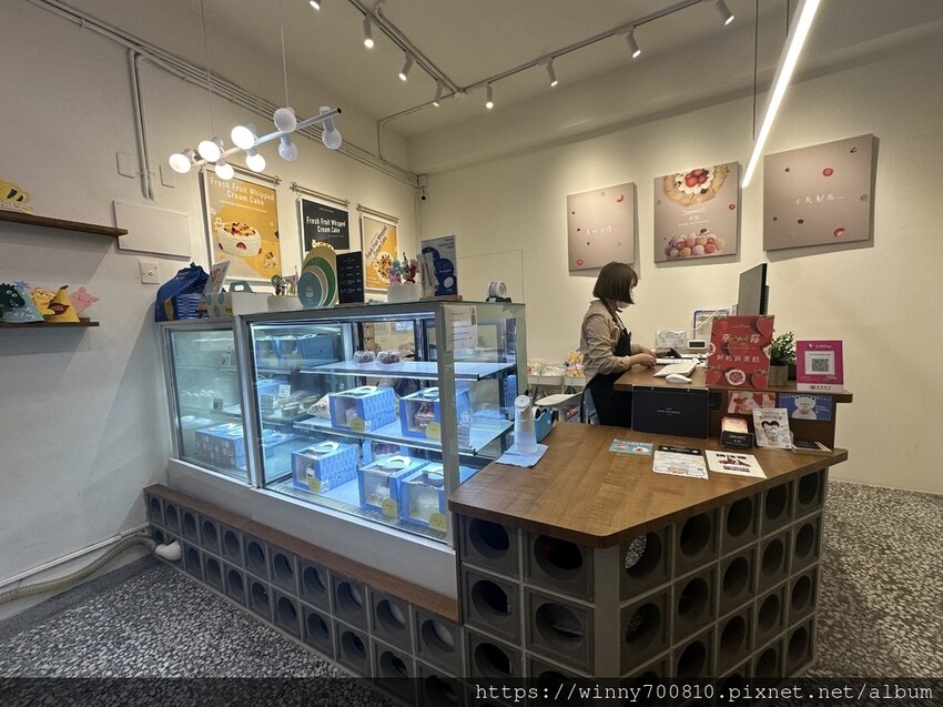 新北市新莊區新莊 草莓生日蛋糕推薦！冬季限定【卡瓦蛋糕工場】媲美日本蛋糕店的草莓蛋糕！使用100%純動物性鮮奶油，吃