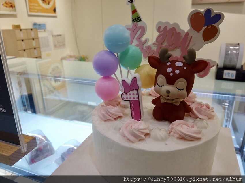 新北市新莊區新莊 草莓生日蛋糕推薦！冬季限定【卡瓦蛋糕工場】媲美日本蛋糕店的草莓蛋糕！使用100%純動物性鮮奶油，吃