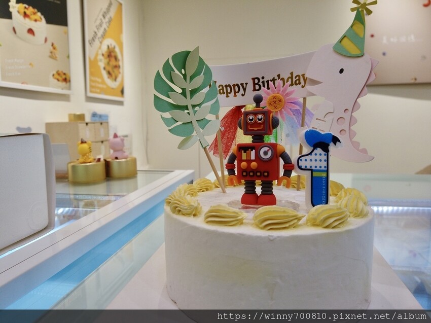 新北市新莊區新莊 草莓生日蛋糕推薦！冬季限定【卡瓦蛋糕工場】媲美日本蛋糕店的草莓蛋糕！使用100%純動物性鮮奶油，吃