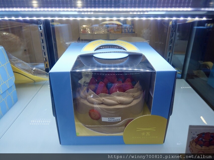 新北市新莊區新莊 草莓生日蛋糕推薦！冬季限定【卡瓦蛋糕工場】媲美日本蛋糕店的草莓蛋糕！使用100%純動物性鮮奶油，吃