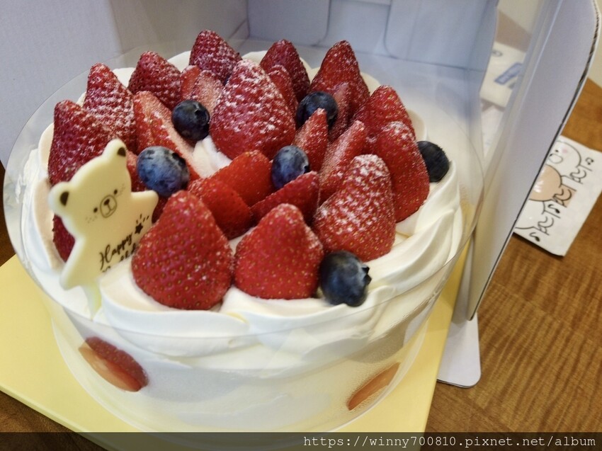 新北市新莊區新莊 草莓生日蛋糕推薦！冬季限定【卡瓦蛋糕工場】媲美日本蛋糕店的草莓蛋糕！使用100%純動物性鮮奶油，吃