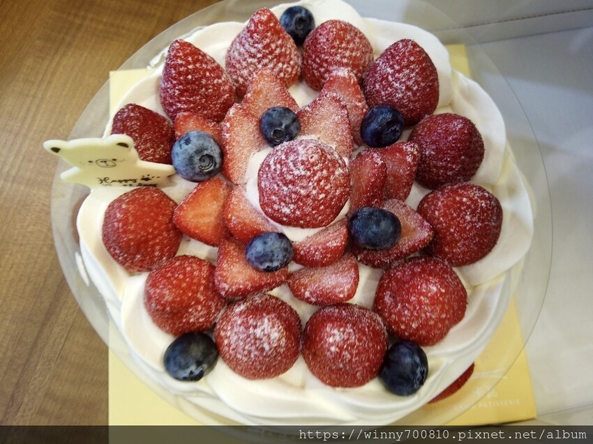 新北市新莊區新莊 草莓生日蛋糕推薦！冬季限定【卡瓦蛋糕工場】媲美日本蛋糕店的草莓蛋糕！使用100%純動物性鮮奶油，吃