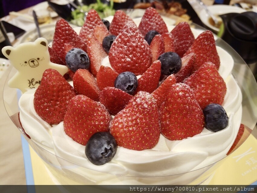 新北市新莊區新莊 草莓生日蛋糕推薦！冬季限定【卡瓦蛋糕工場】媲美日本蛋糕店的草莓蛋糕！使用100%純動物性鮮奶油，吃