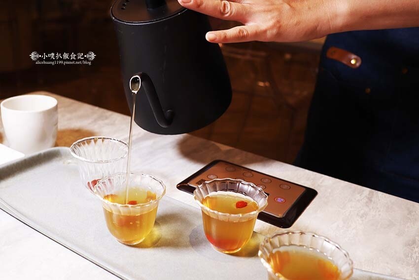 【新莊美食餐廳】『濤濤海鮮蒸氣鍋』近新莊副都心站/新鮮海陸大