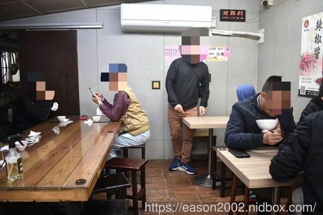 新北板橋巷弄美食 | 板凳麵 手工現擀的眷村美食 捲餅Q彈有勁 份量飽足 招牌炙燒牛五花湯 濃郁醇厚 -  就是這樣。吃喝玩樂。愛漂亮部落格 - FashionGuide 華人時尚專業評鑑