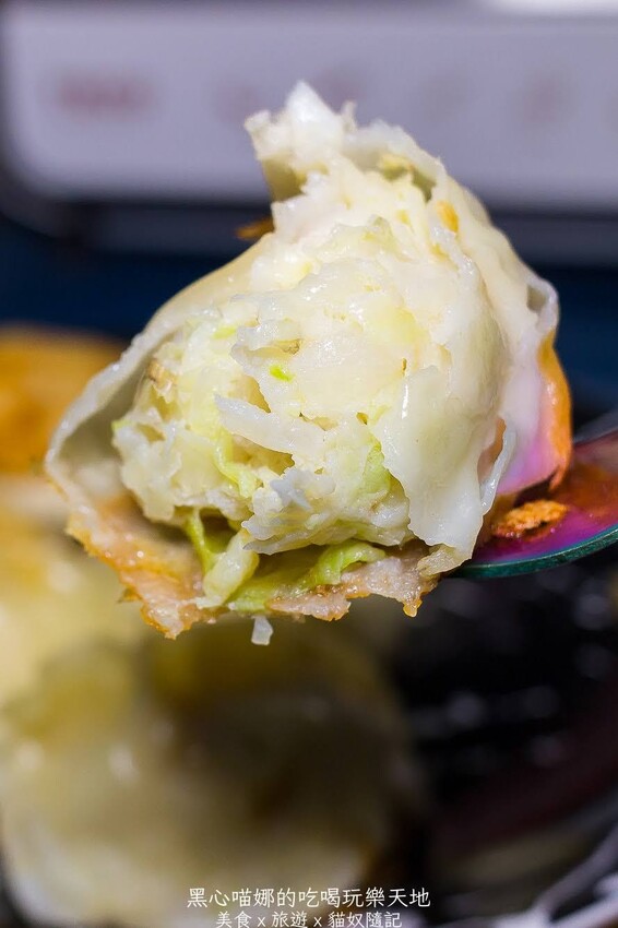 高雄三民︱律師傅煎包 皮薄Q脆,內餡飽滿又大顆!當晚餐或午茶小點心都正好!