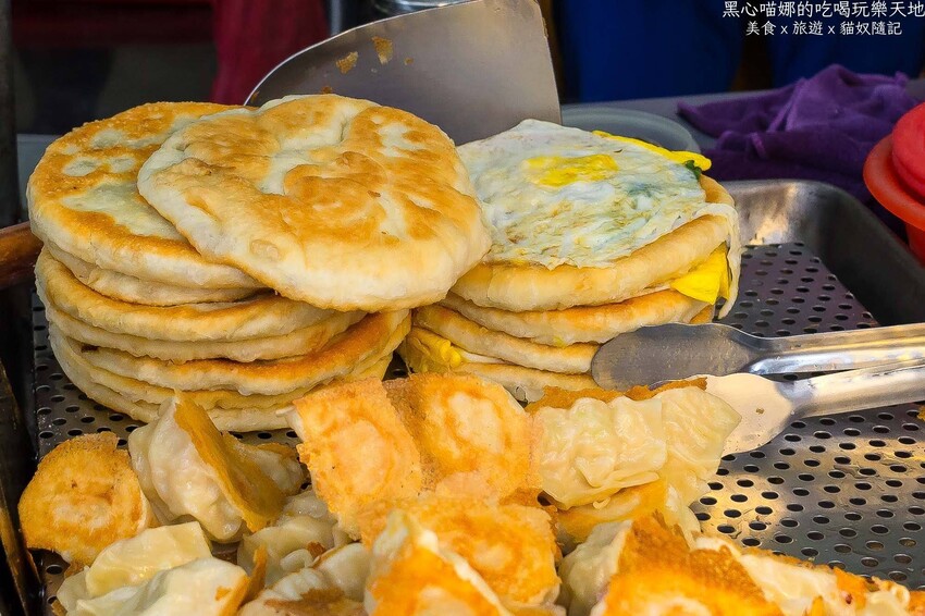 高雄三民︱律師傅煎包 皮薄Q脆,內餡飽滿又大顆!當晚餐或午茶小點心都正好!