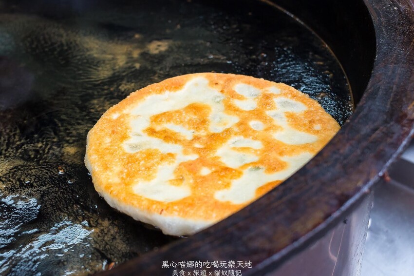 高雄三民︱律師傅煎包 皮薄Q脆,內餡飽滿又大顆!當晚餐或午茶小點心都正好!