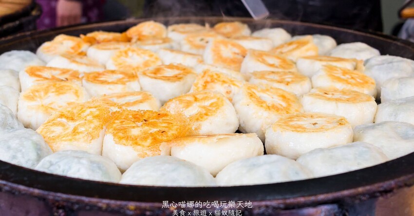 高雄三民︱律師傅煎包 皮薄Q脆,內餡飽滿又大顆!當晚餐或午茶小點心都正好!