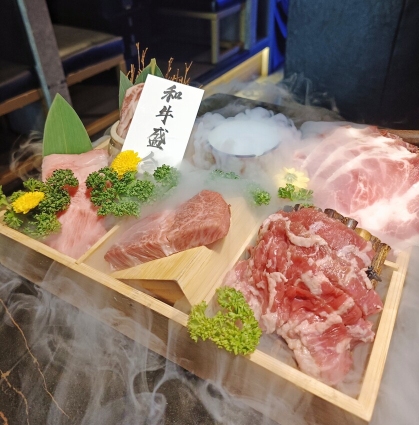 新竹美食山上走走推薦！實測1580無菜單料理，頂級燒肉夢幻水母缸陪吃。