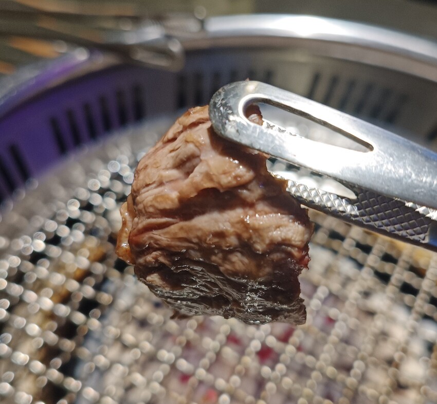 新竹美食山上走走推薦！實測1580無菜單料理，頂級燒肉夢幻水母缸陪吃。