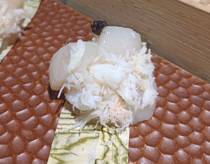 新竹美食山上走走推薦！實測1580無菜單料理，頂級燒肉夢幻水母缸陪吃。